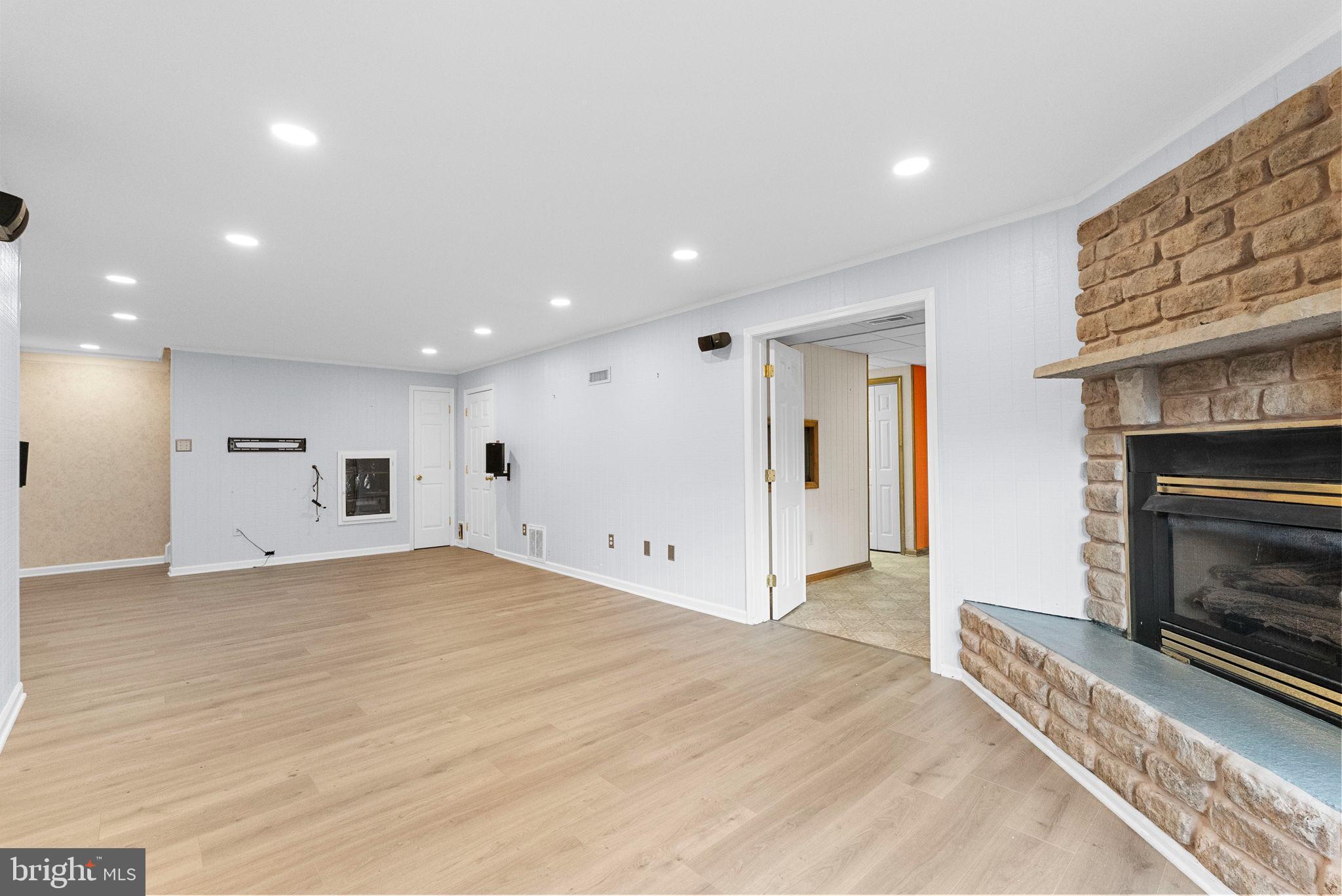 BROOKSTONE - Residential