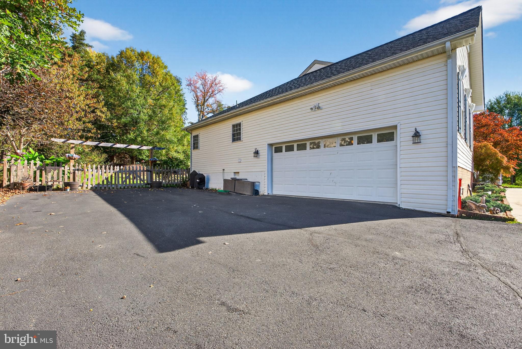 BROOKSTONE - Residential