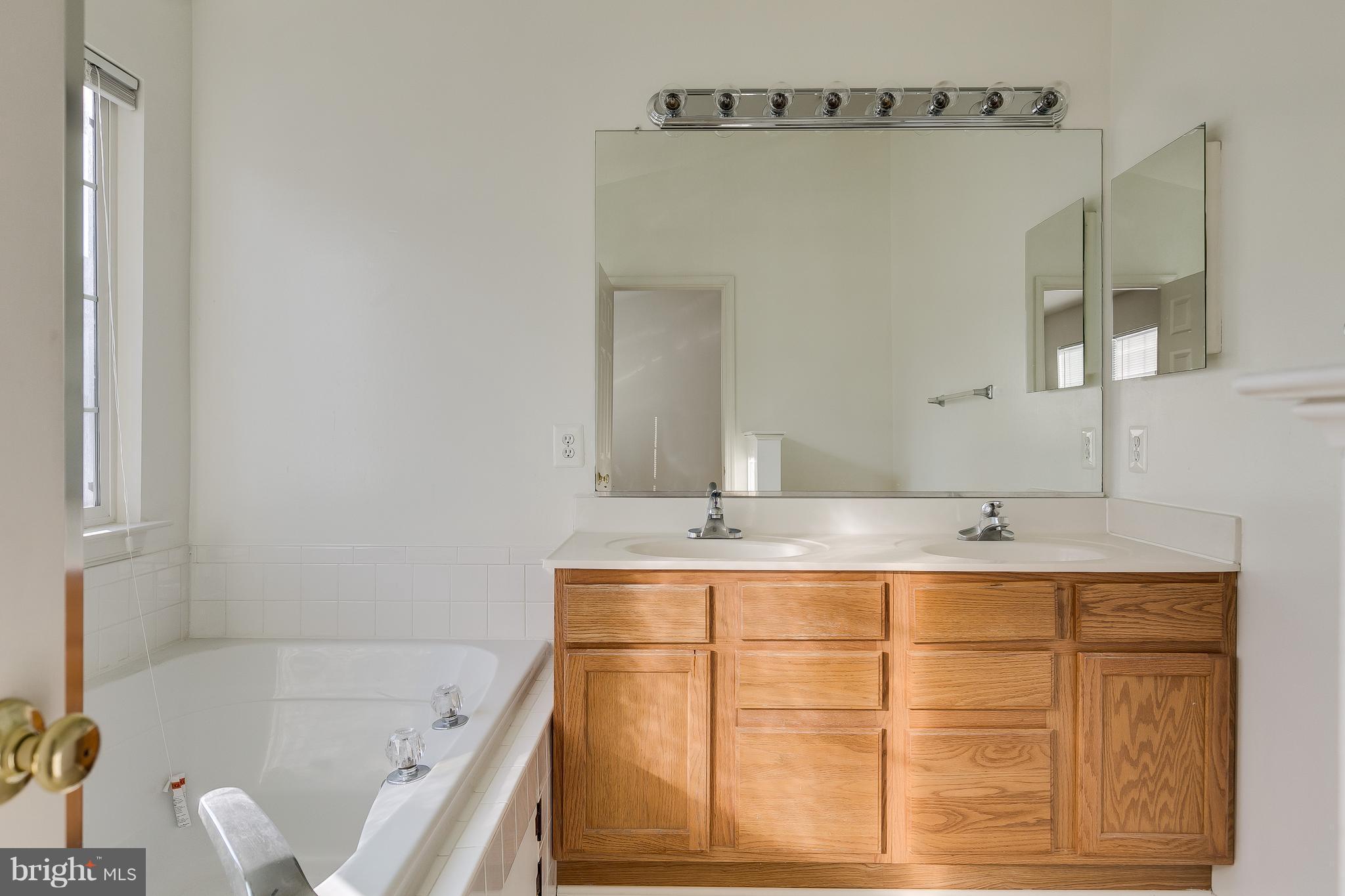 MCNAIR FARMS LANDBAY - Residential