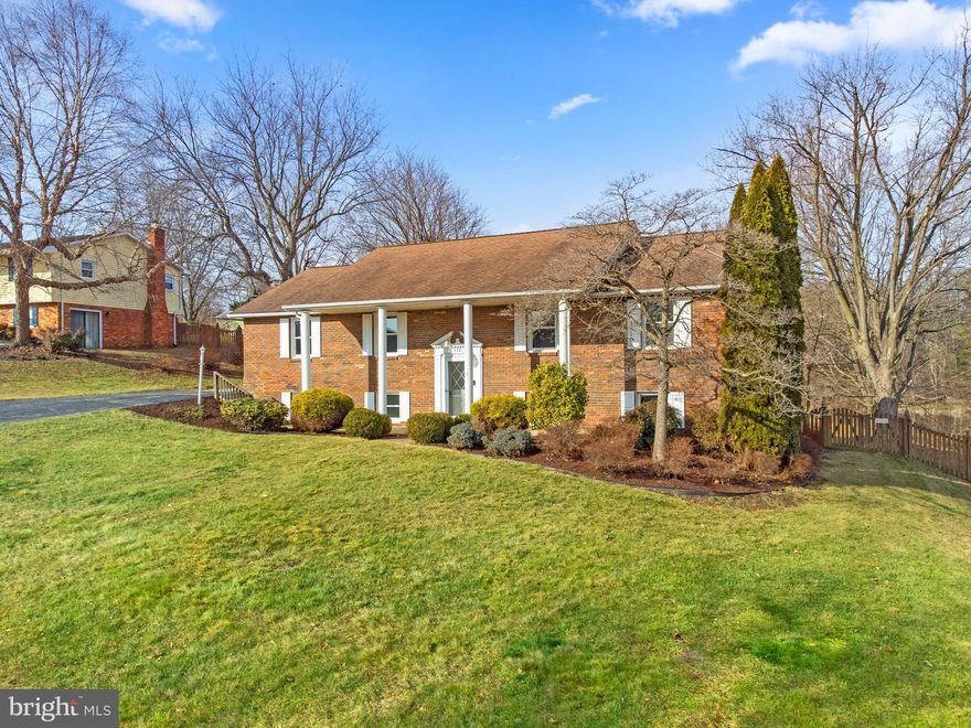 Welcome home to this move in ready property in Presidential Park! This brick front ranch style split foyer boasts over half an acre of land and is nestled in a quiet neighborhood surrounded by mature landscaping and established homes. Updates include fresh, neutral paint throughout, wood flooring and new carpeting. The renovated kitchen offers wood cabinetry, a center island, granite counters and matching appliances along with added space for a breakfast nook/kitchen table. Enjoy the screened-in porch, formal dining room and large living room to entertain all year long.  A main level primary suite with private bathroom, a full bathroom and 2 additional bedrooms complete the upper floor. The lower level has a large rec room with a slider to the rear yard, the fourth bedroom, along with a third full bathroom. Additionally, there is a spacious utility room/workshop. Don't miss out on the opportunity to make this beautiful property your new home.