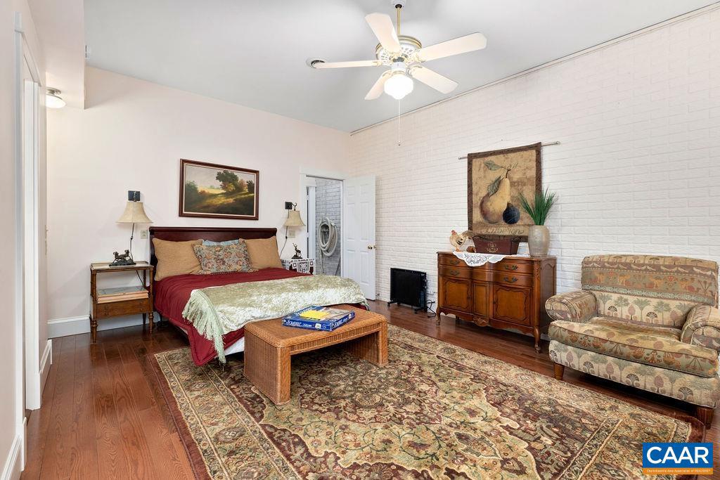 REVEILLE FARM - Residential