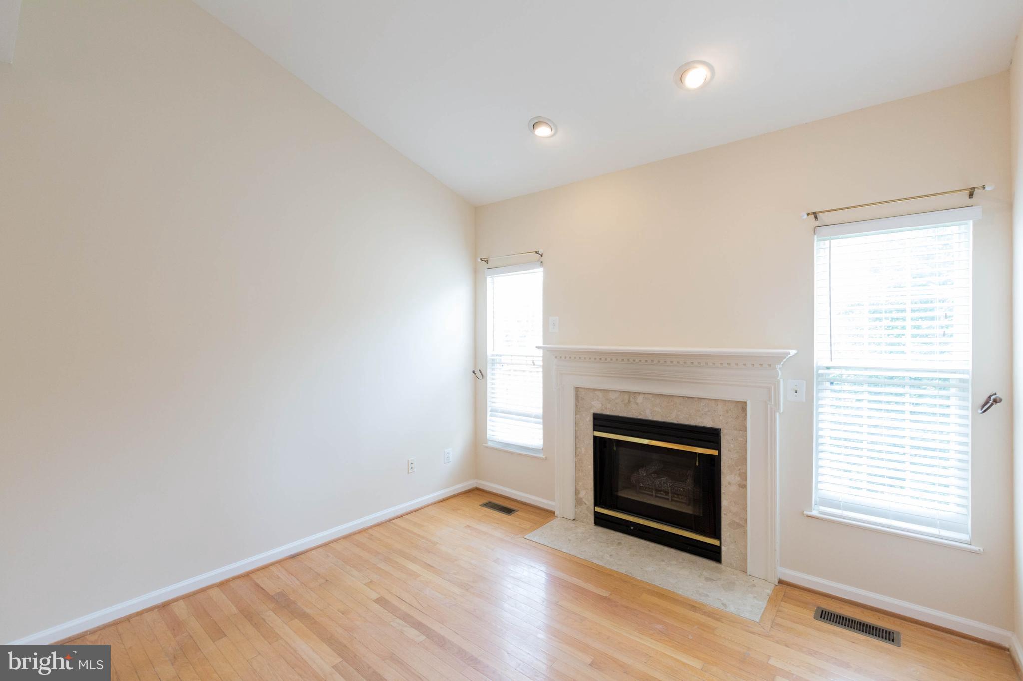 ISLAND CREEK - Residential