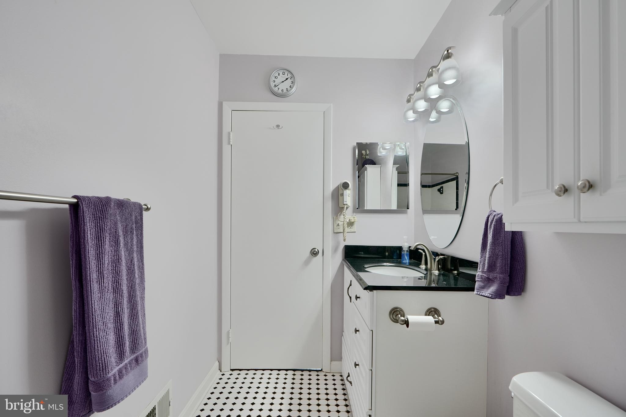 HALLFIELD MANOR - Residential