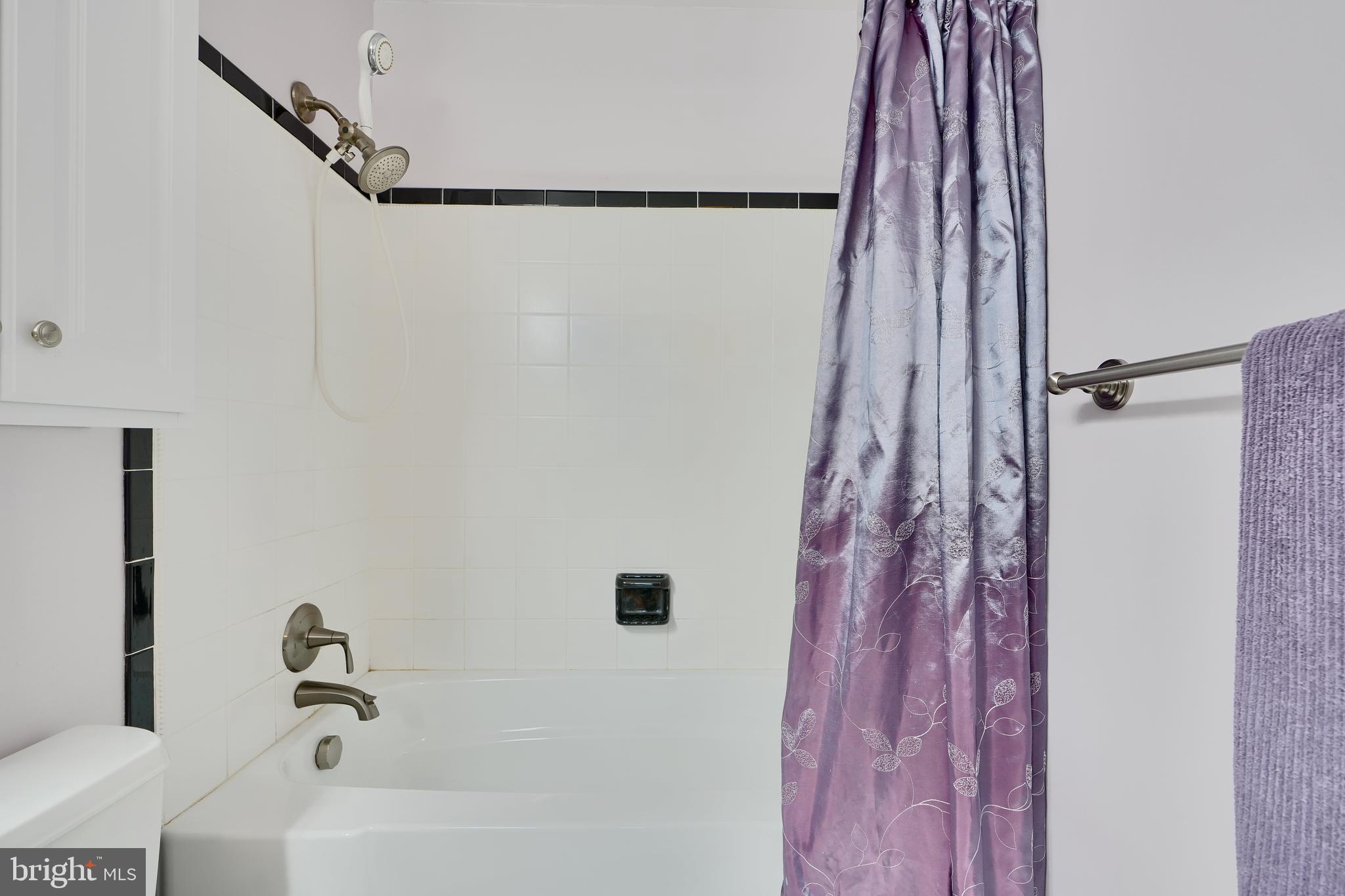 HALLFIELD MANOR - Residential