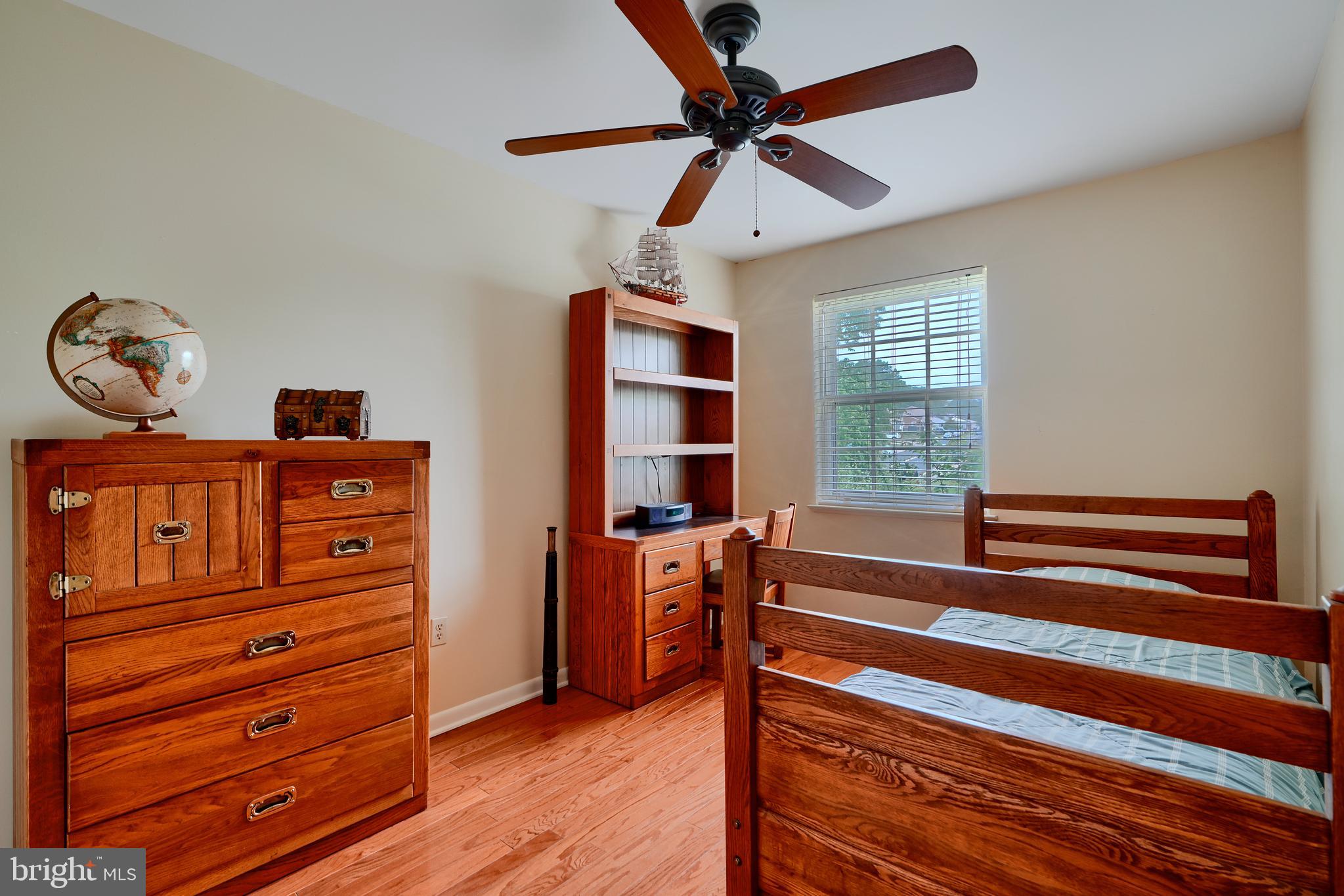 HALLFIELD MANOR - Residential