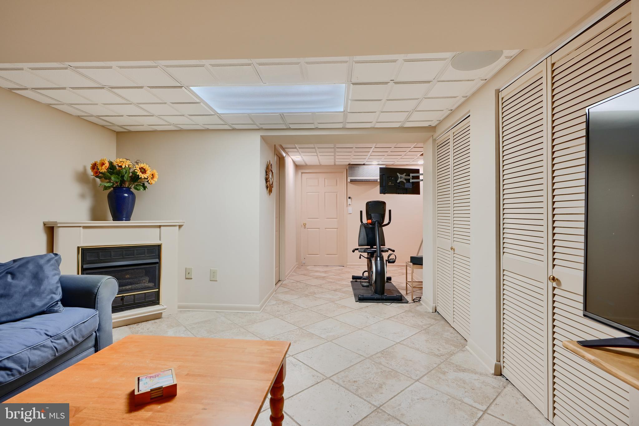 HALLFIELD MANOR - Residential