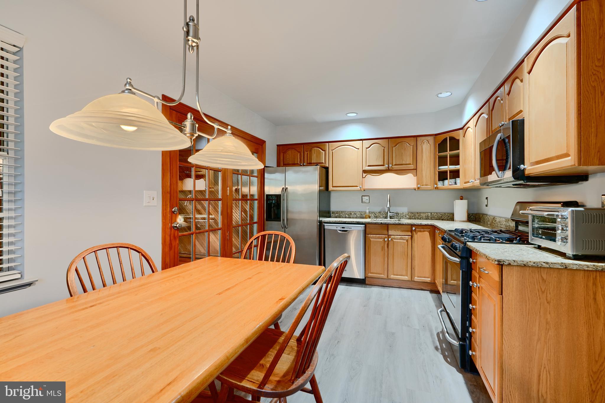 HALLFIELD MANOR - Residential