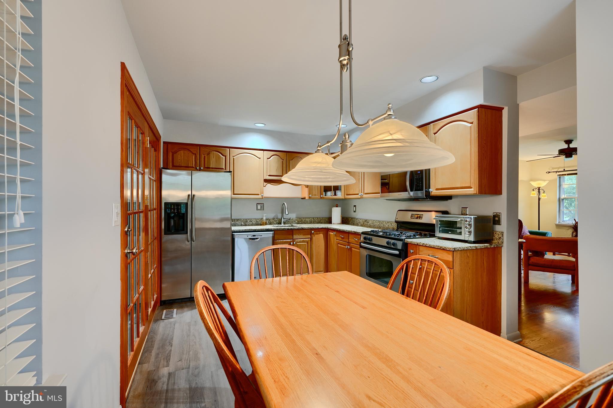 HALLFIELD MANOR - Residential