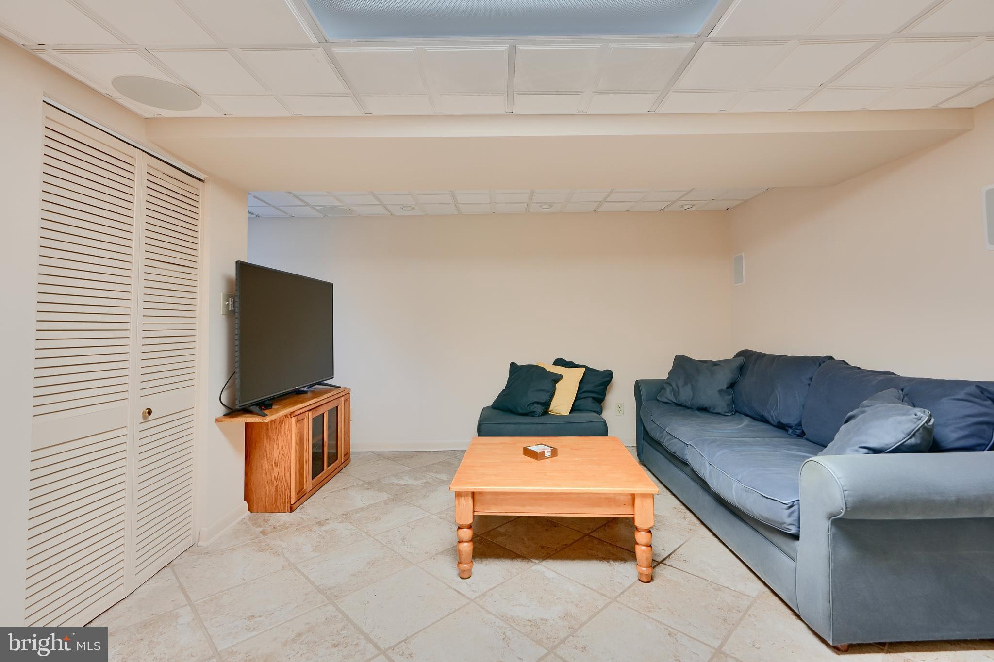 HALLFIELD MANOR - Residential