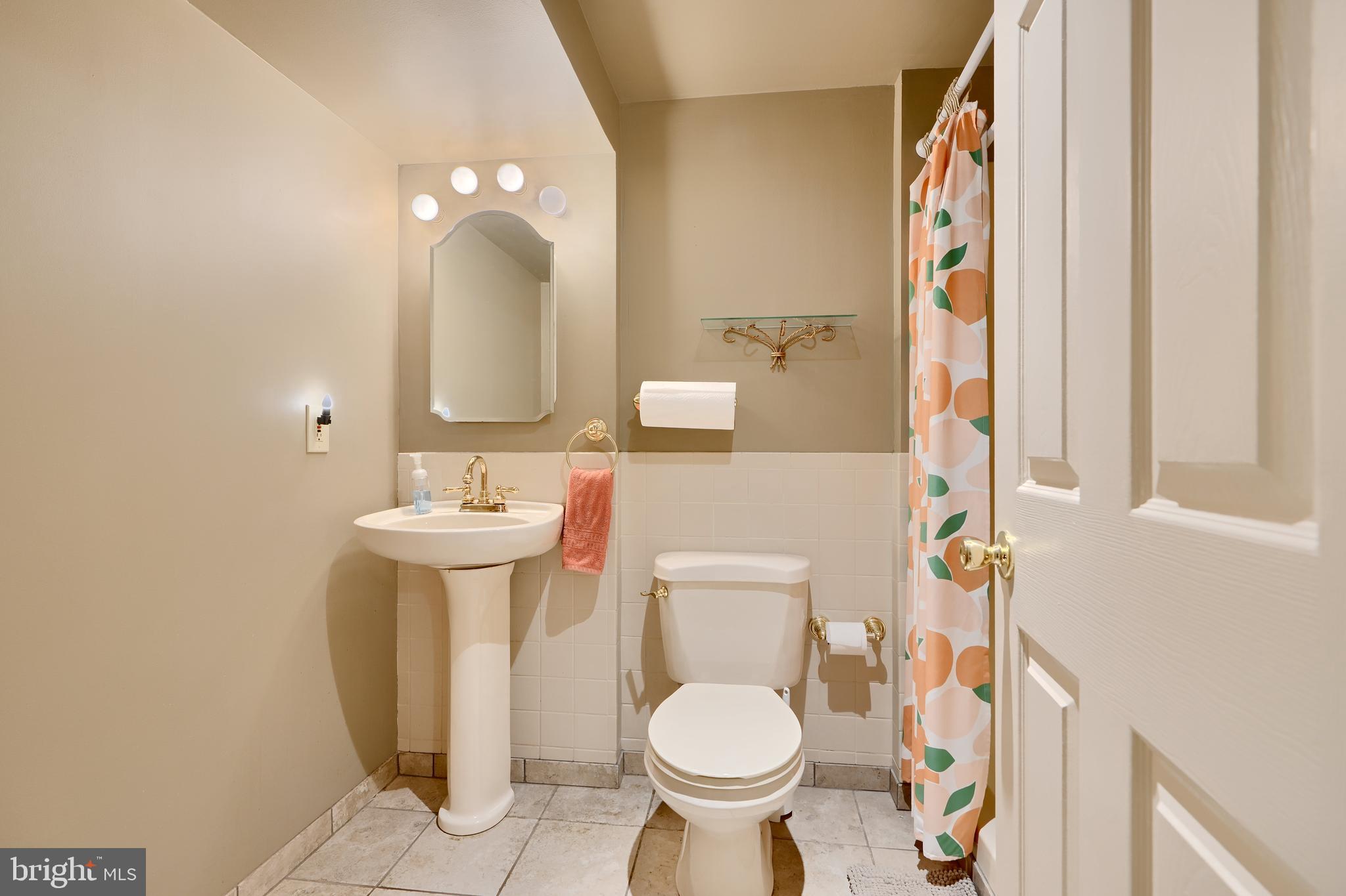 HALLFIELD MANOR - Residential