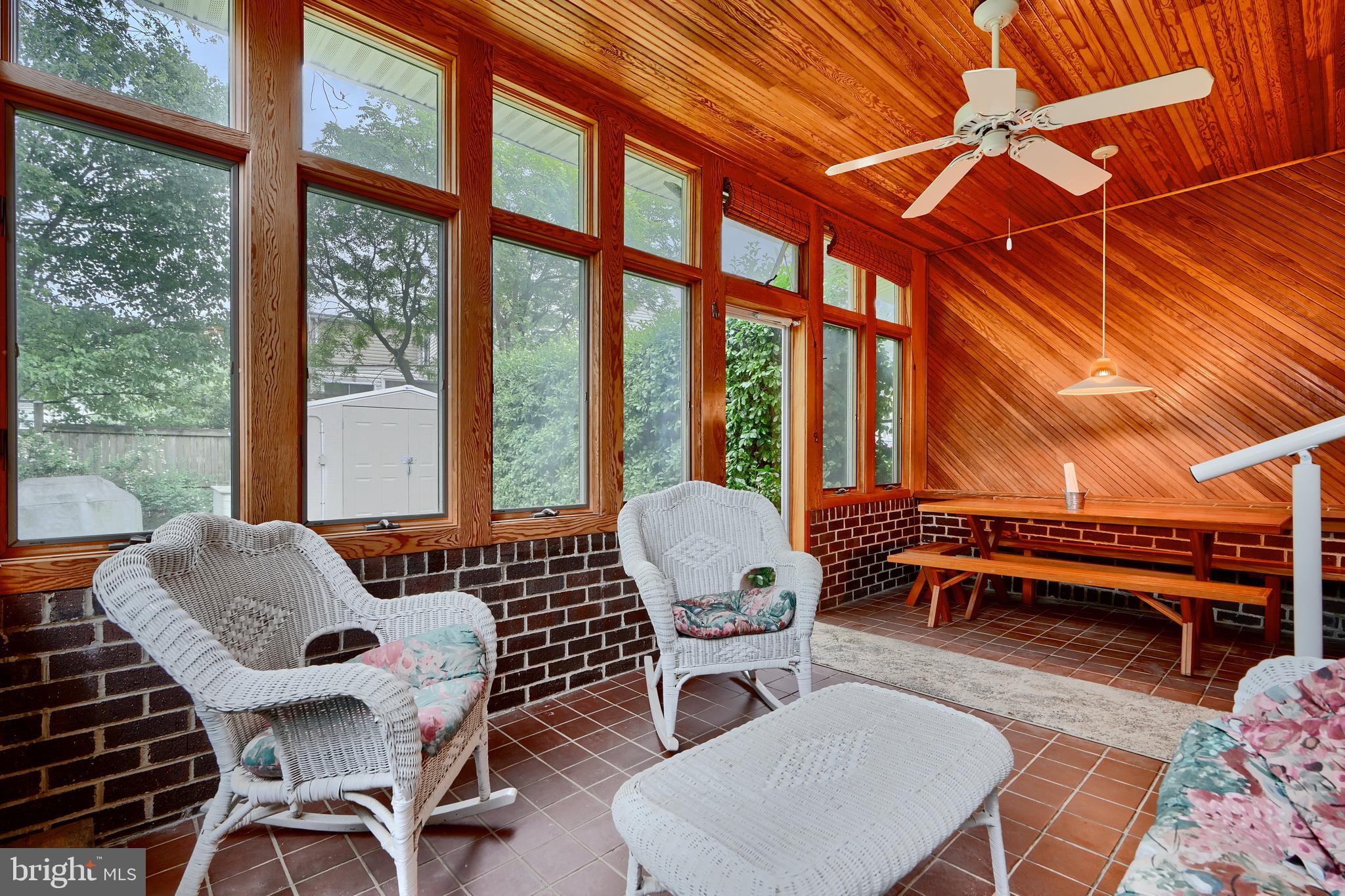 HALLFIELD MANOR - Residential