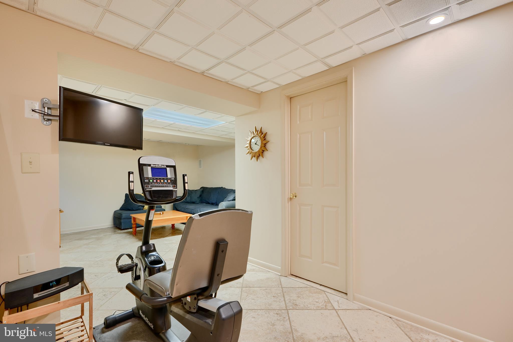 HALLFIELD MANOR - Residential