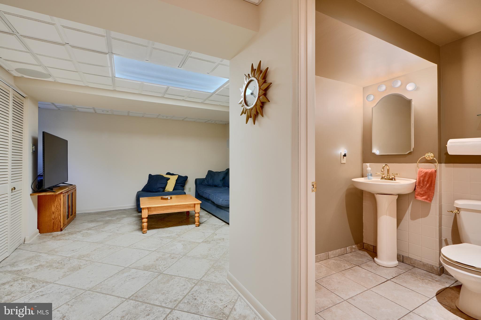 HALLFIELD MANOR - Residential