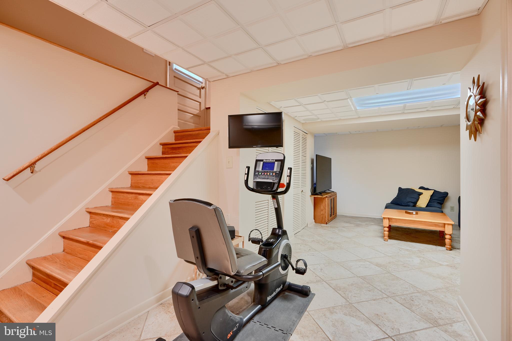 HALLFIELD MANOR - Residential