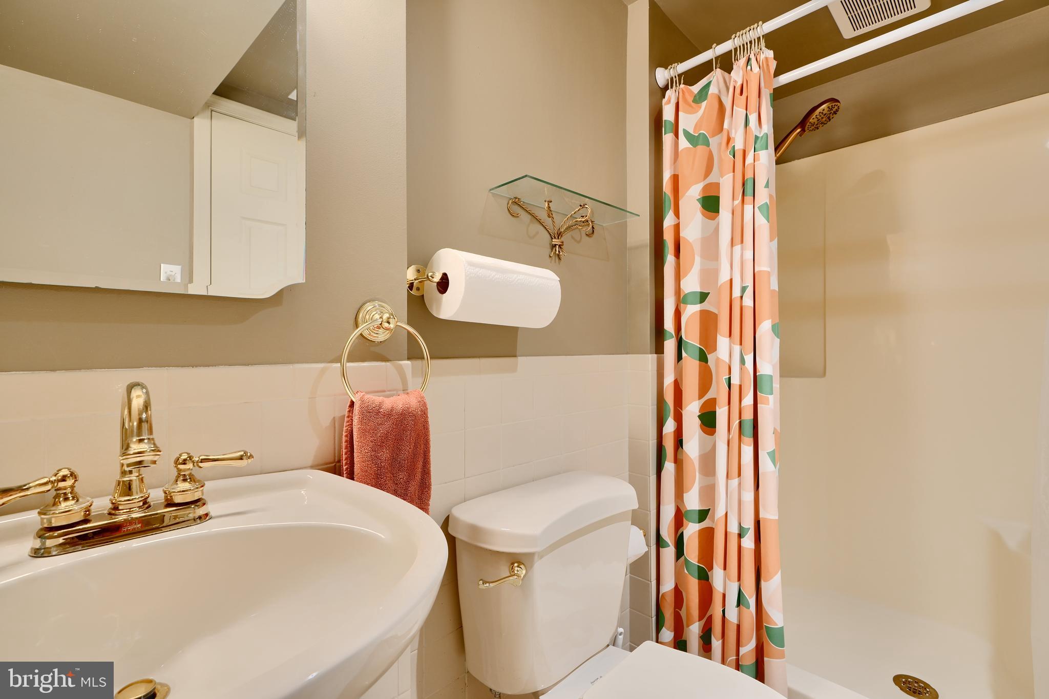 HALLFIELD MANOR - Residential