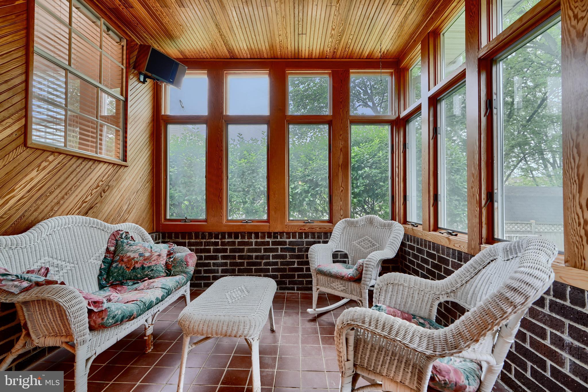 HALLFIELD MANOR - Residential