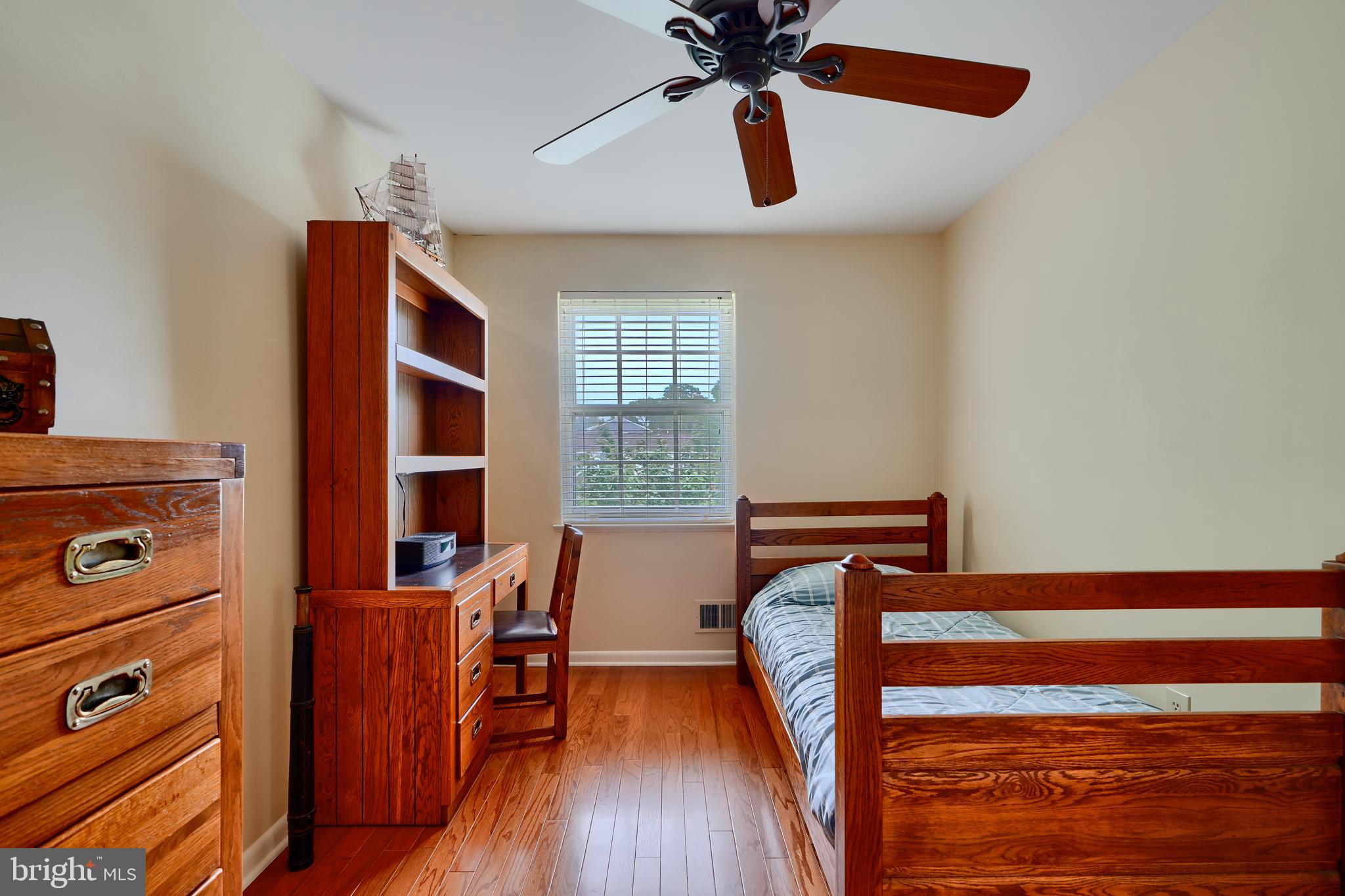 HALLFIELD MANOR - Residential