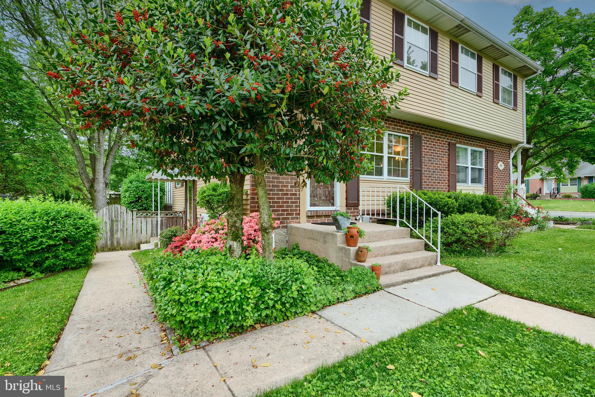 HALLFIELD MANOR - Residential