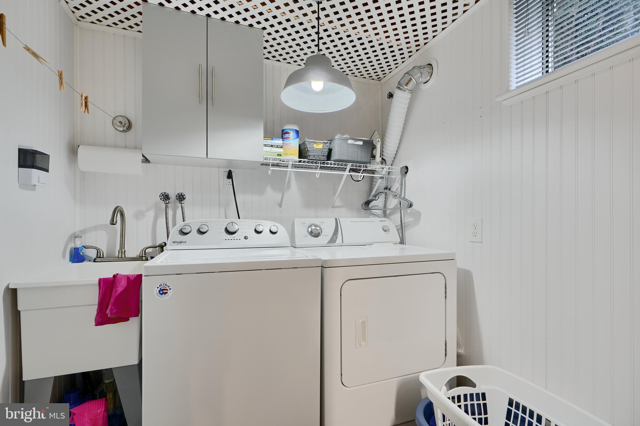 HALLFIELD MANOR - Residential