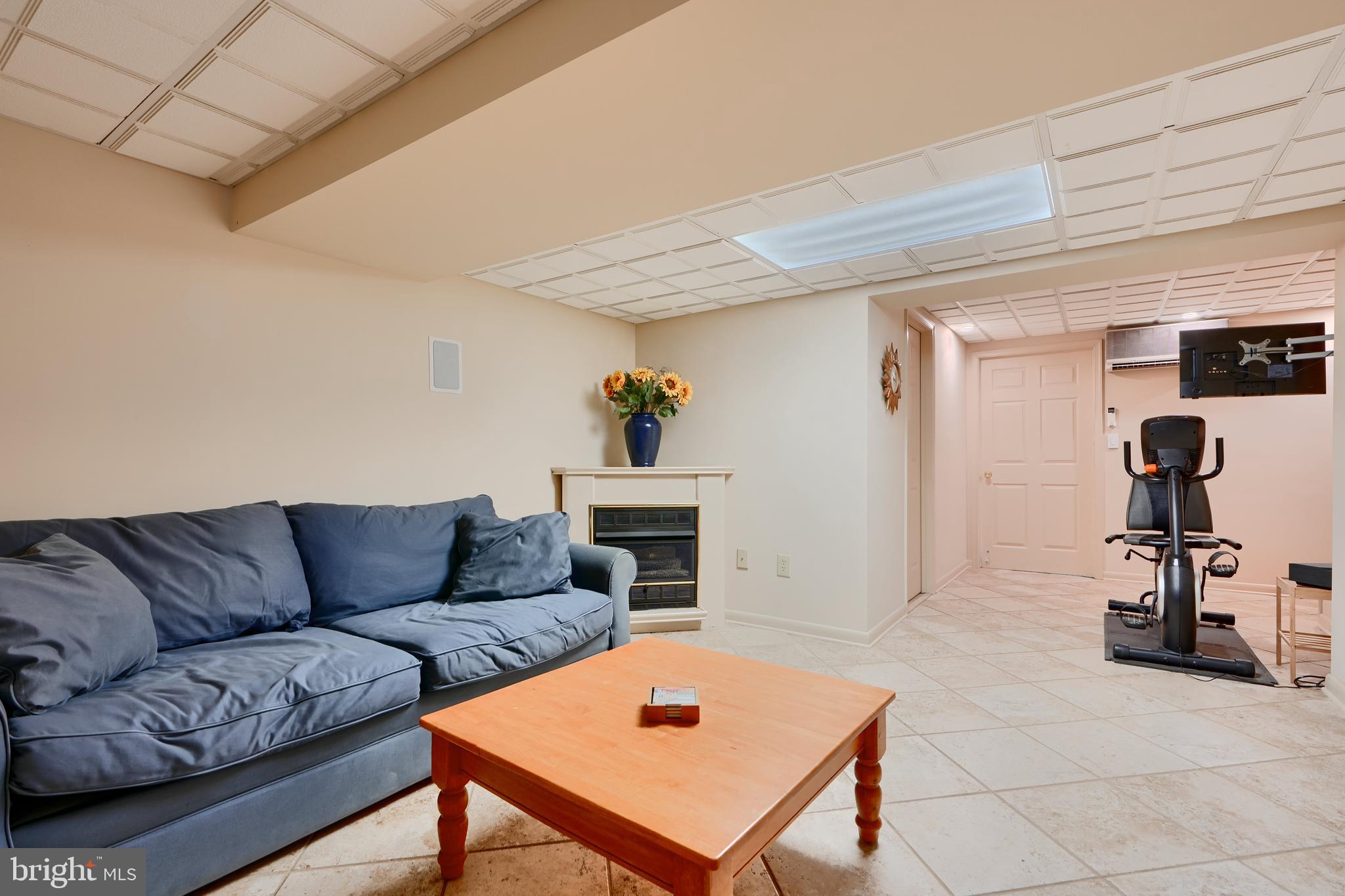 HALLFIELD MANOR - Residential