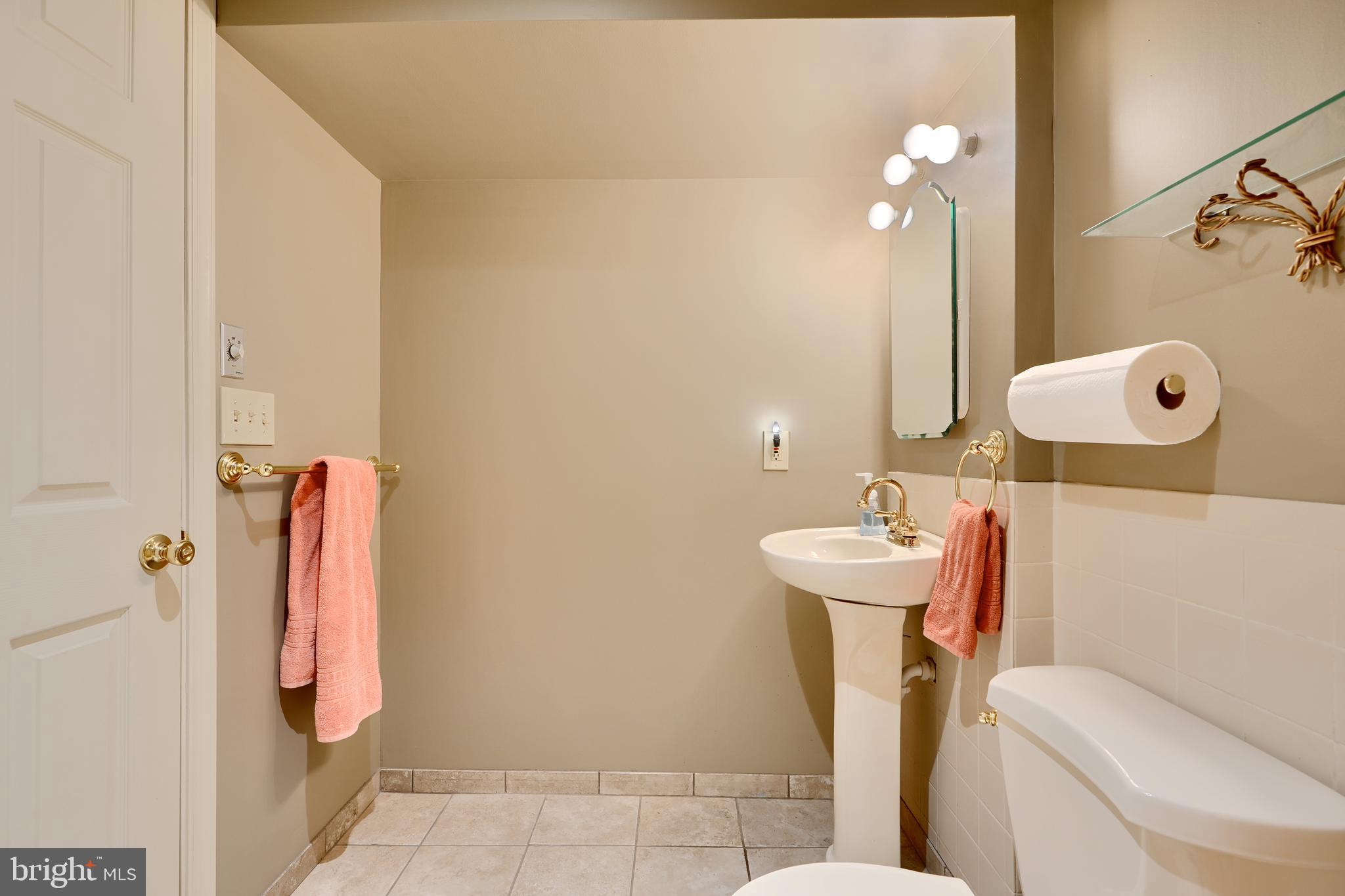 HALLFIELD MANOR - Residential