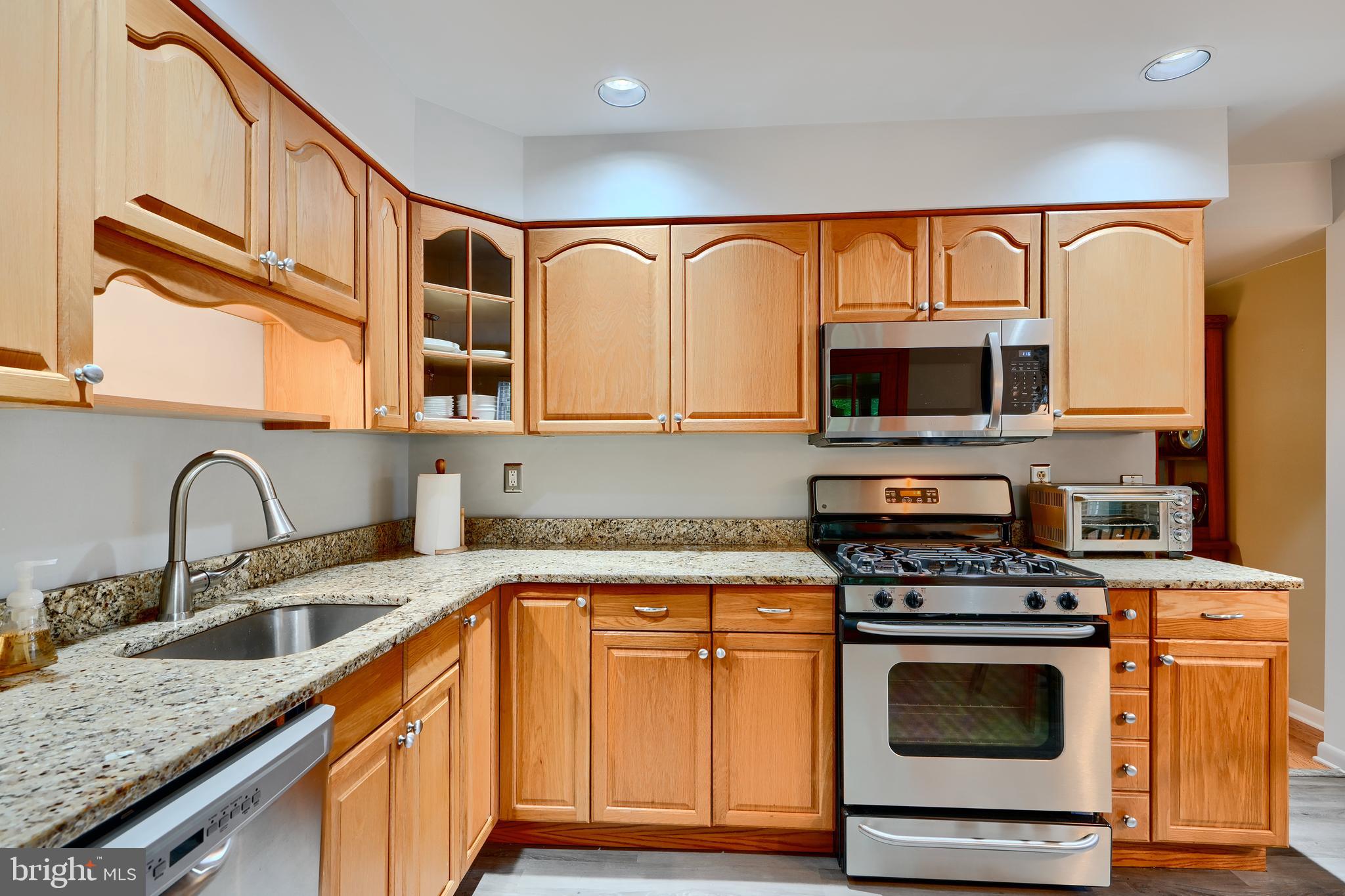 HALLFIELD MANOR - Residential