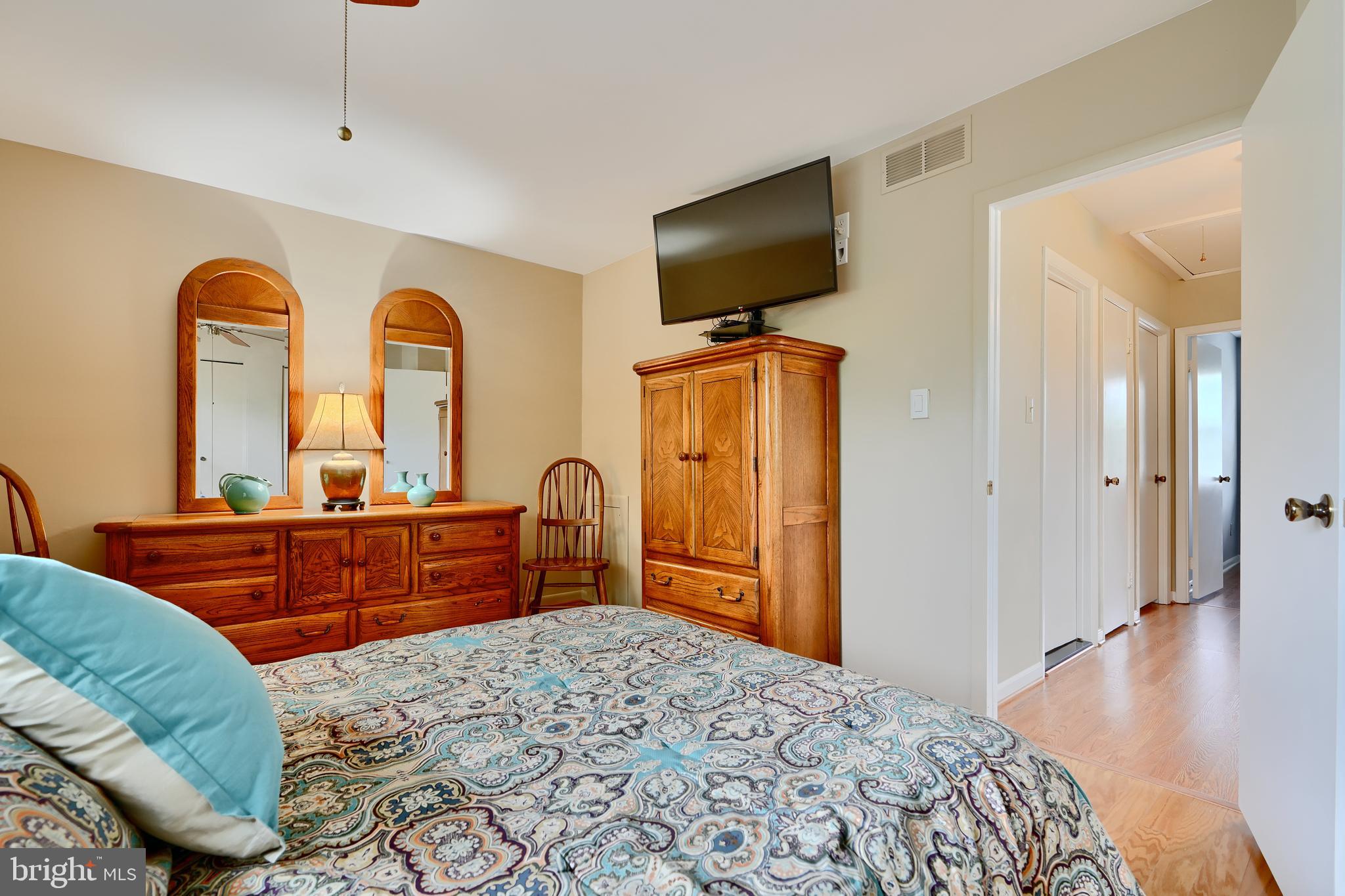 HALLFIELD MANOR - Residential