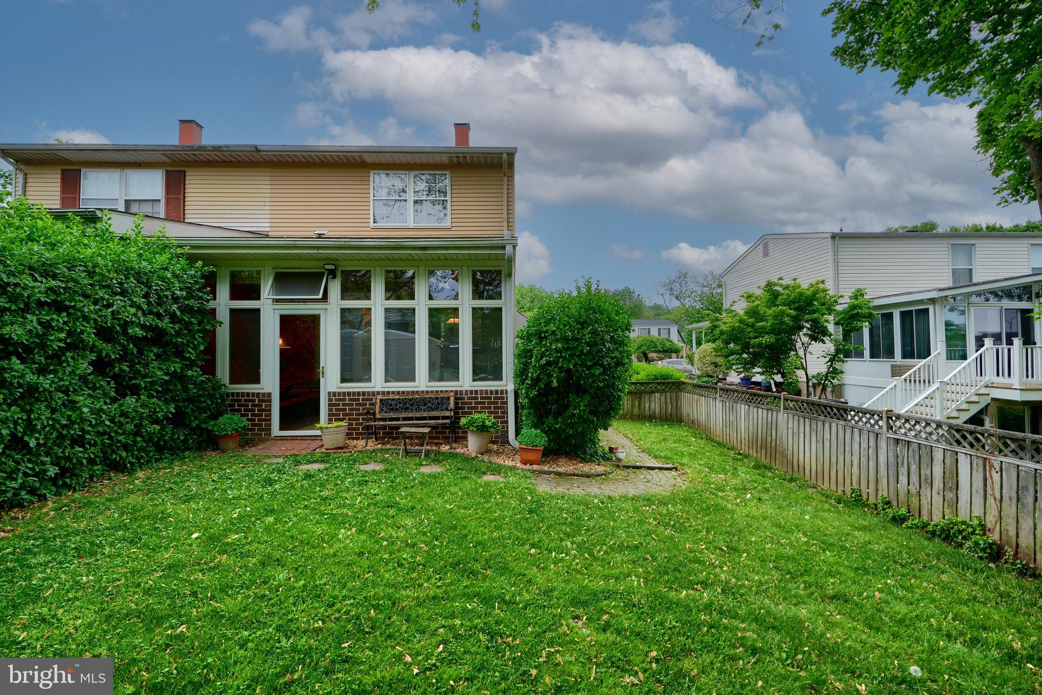 HALLFIELD MANOR - Residential