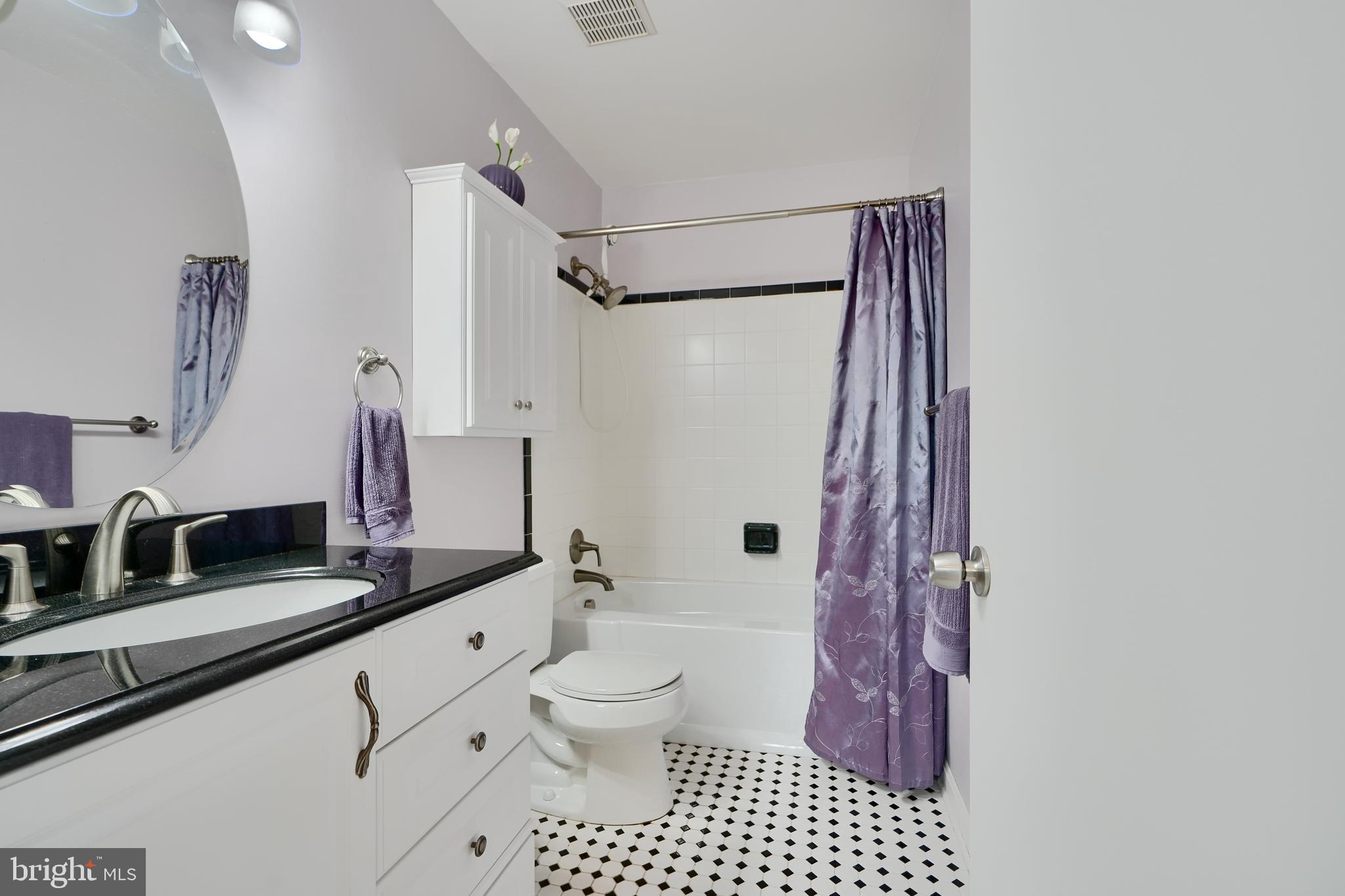 HALLFIELD MANOR - Residential