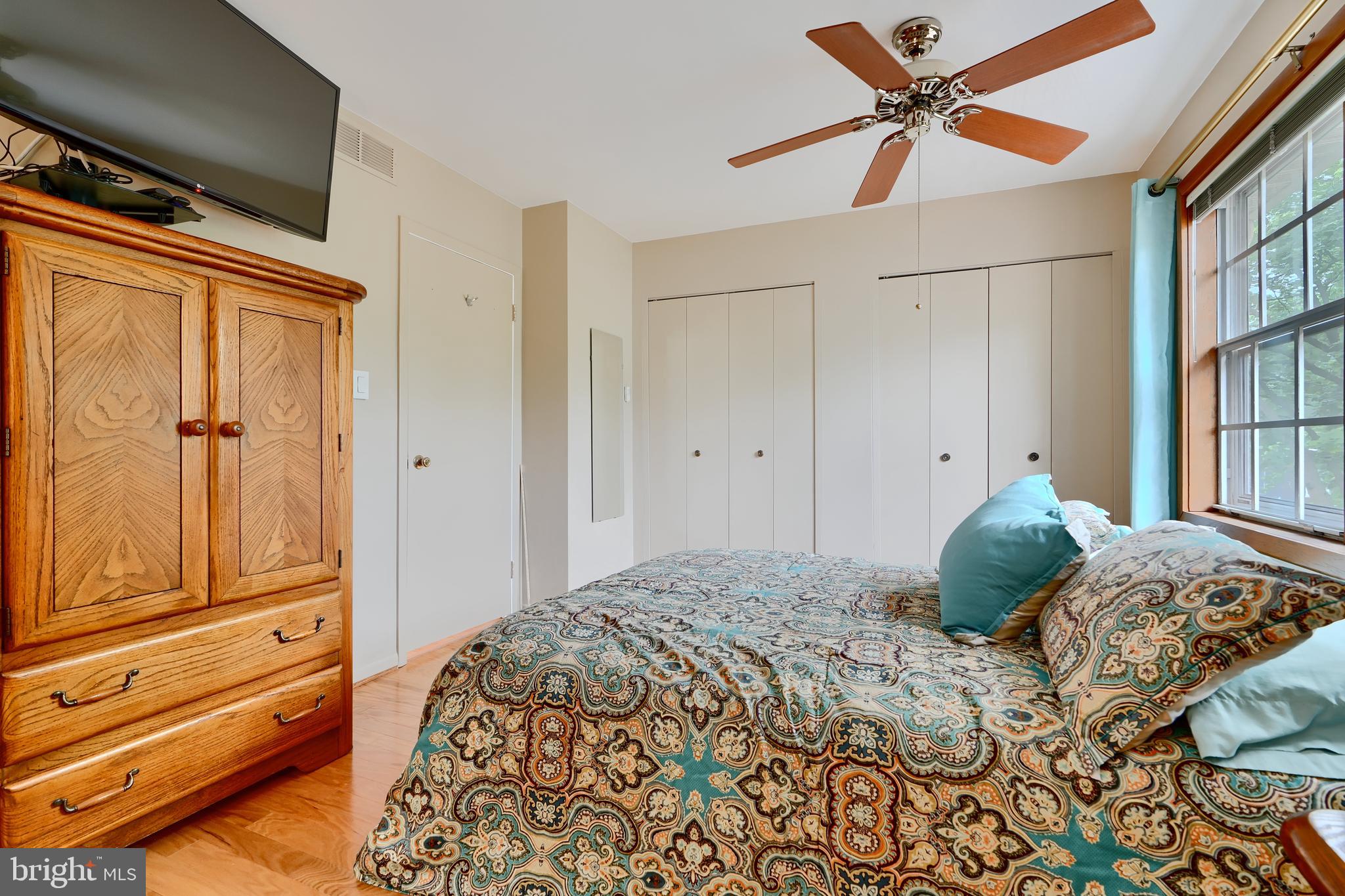 HALLFIELD MANOR - Residential