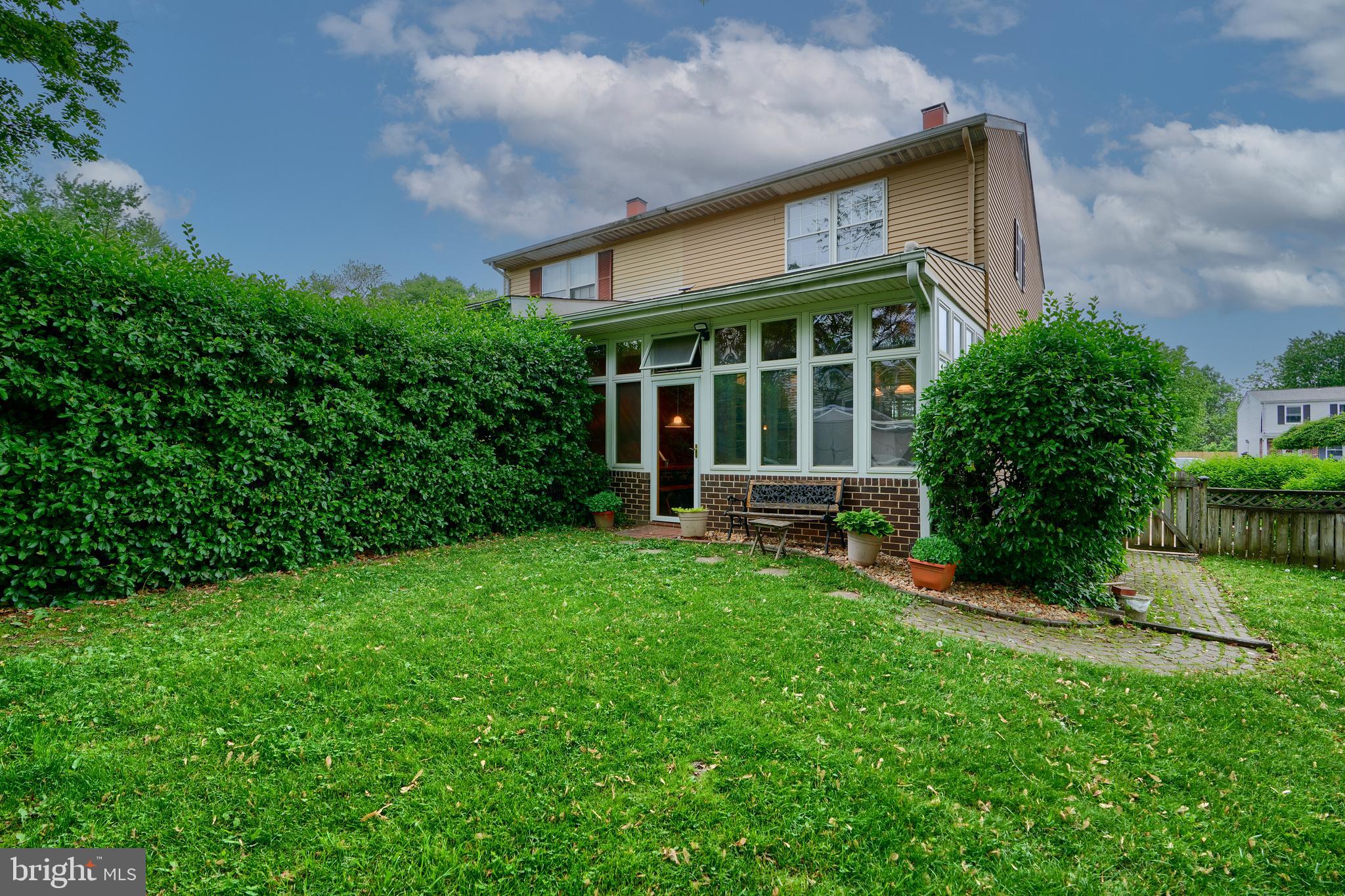 HALLFIELD MANOR - Residential