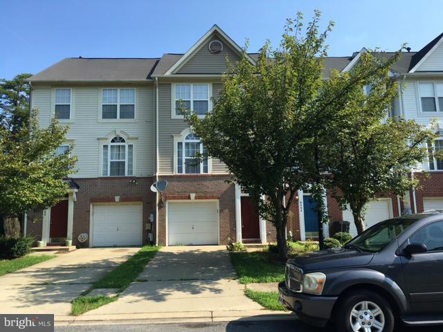 Nice townhome w/One Car Garage, Kitchen w/Granite Counter-tops, MBR w/Cathedral Ceiling, MBath w/Soaking Tub and Separate Shower. Morning Room off of Kitchen, Nice Size Living Room and Fenced in Yard. Convenient to 228, 210. Call with any questions.
