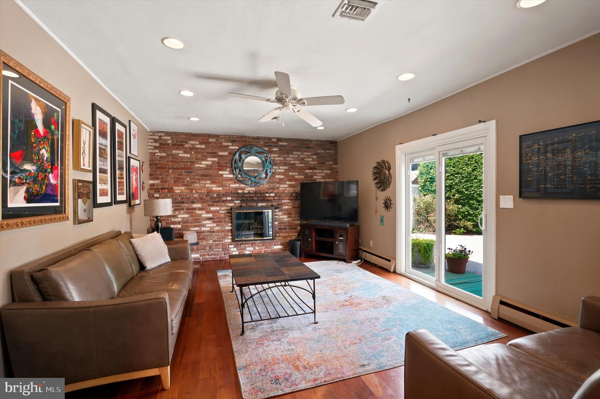 1325 DEFLAVIS CIRCLE