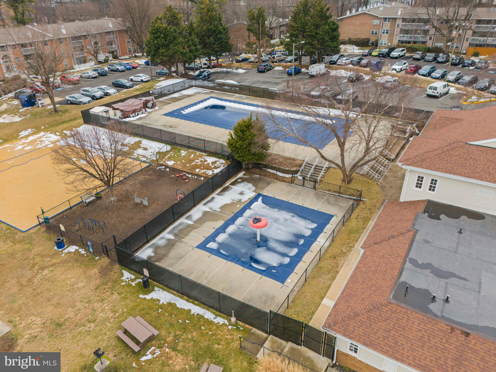 MC LEAN CHASE - Residential