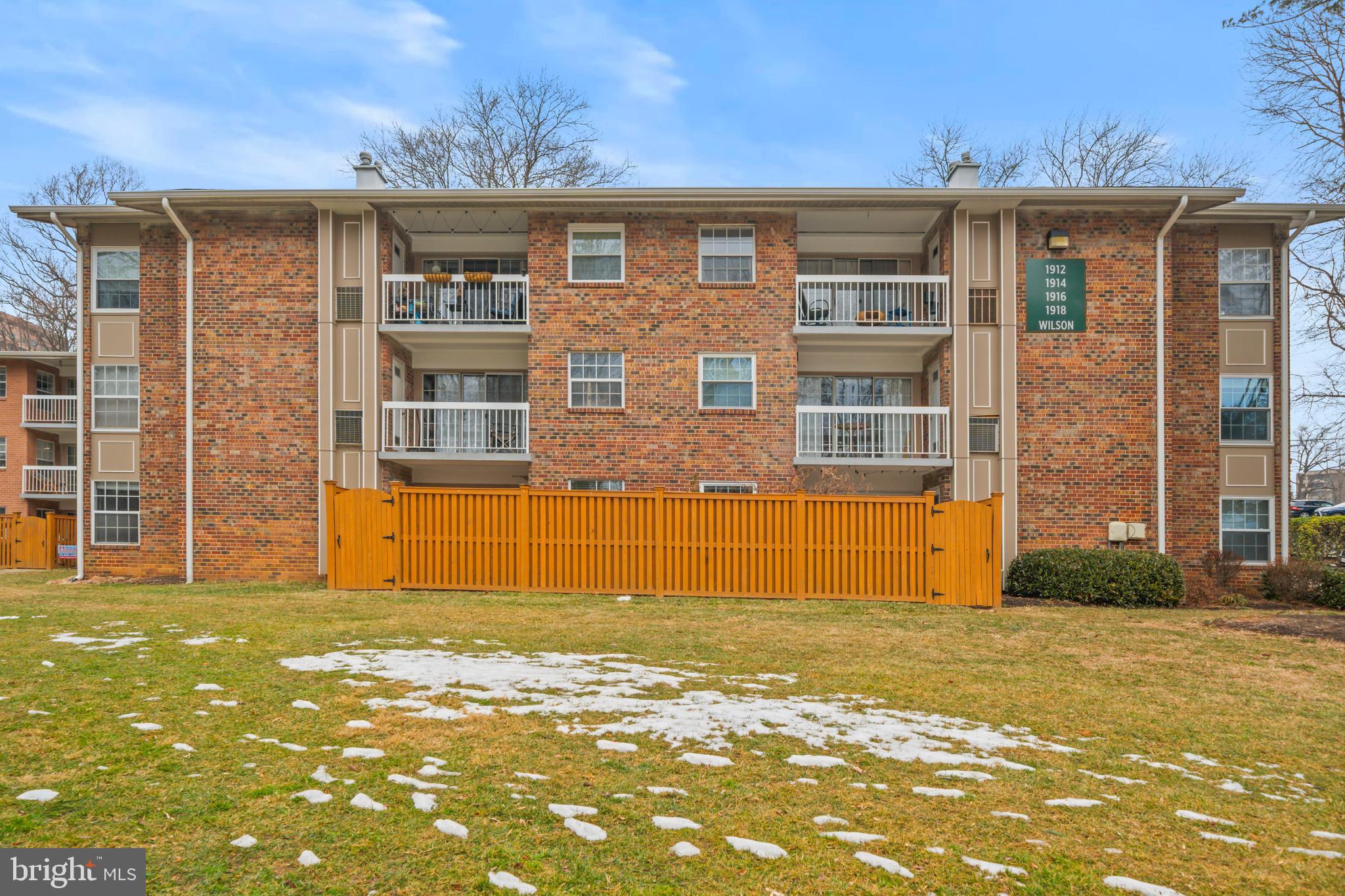 MC LEAN CHASE - Residential