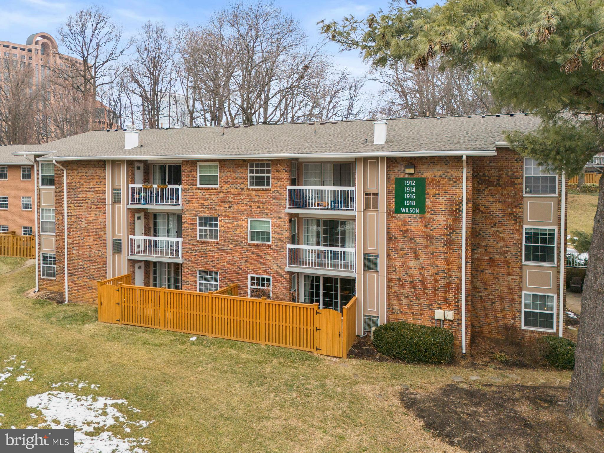 MC LEAN CHASE - Residential