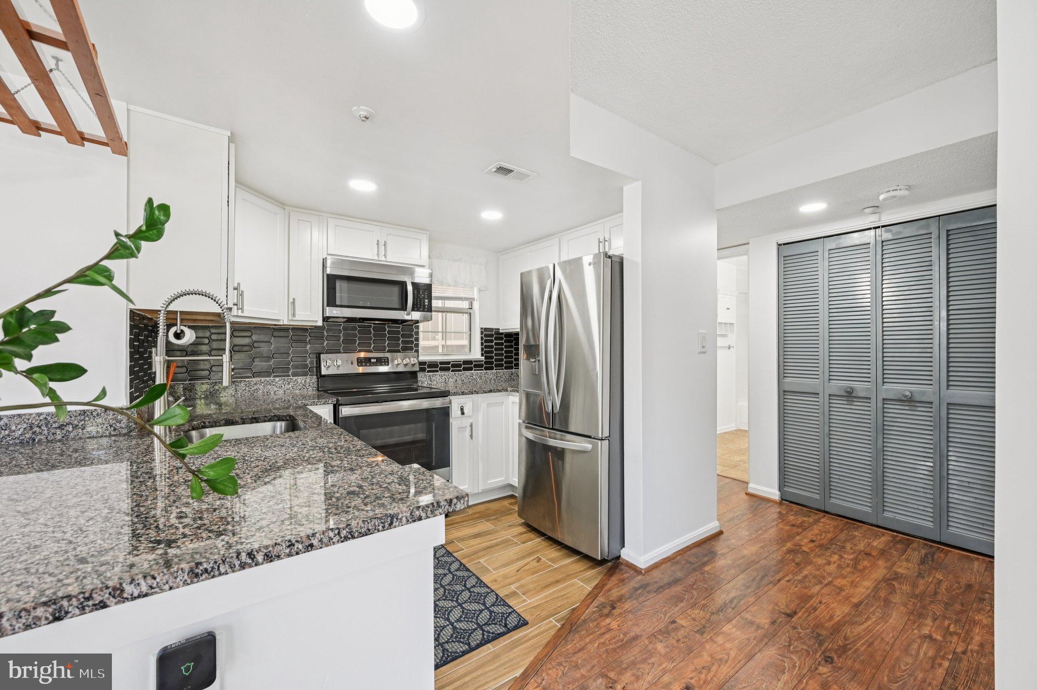 VISTAS 2 AT LAUREL - Residential