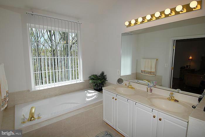 MANOR OAKS - Residential