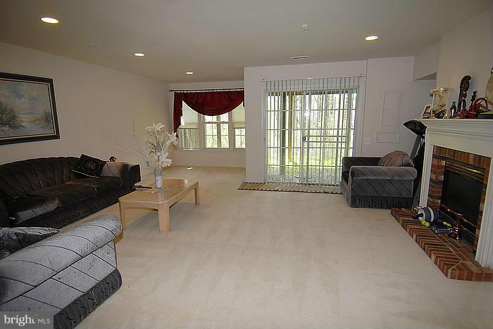 MANOR OAKS - Residential