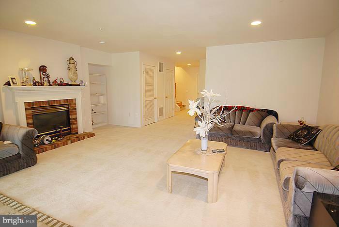 MANOR OAKS - Residential