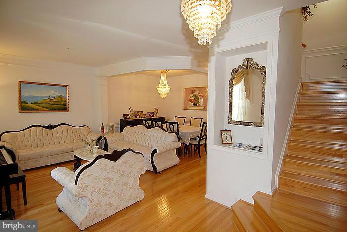 MANOR OAKS - Residential