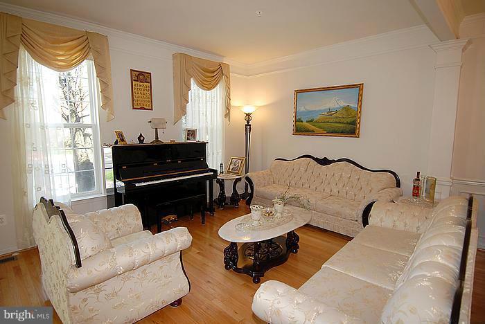 MANOR OAKS - Residential