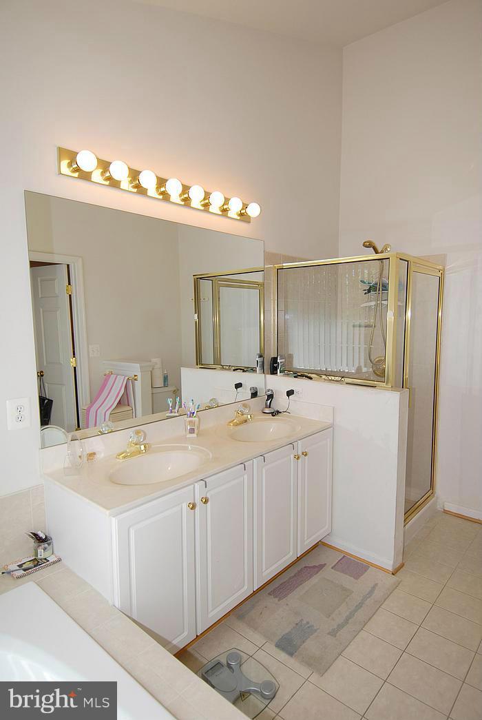 MANOR OAKS - Residential