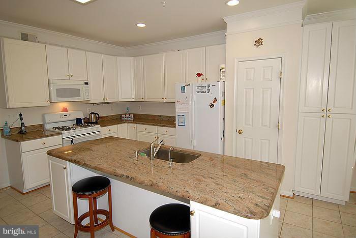 MANOR OAKS - Residential