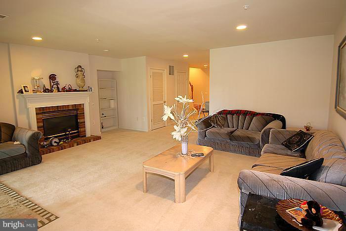 MANOR OAKS - Residential