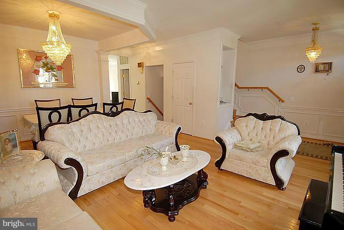 MANOR OAKS - Residential