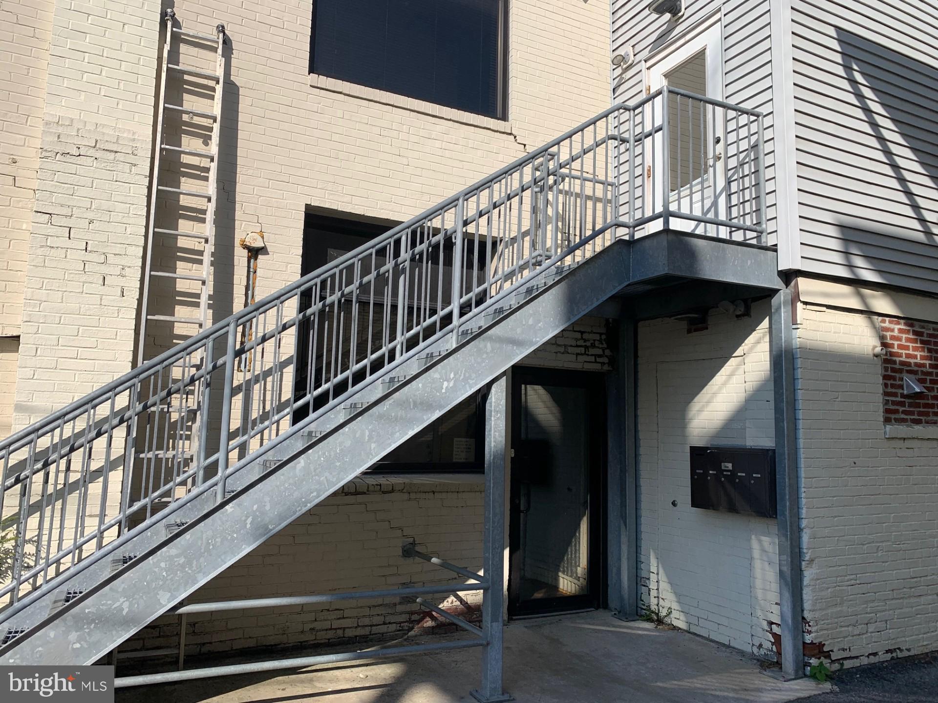 16 W KING STREET 201