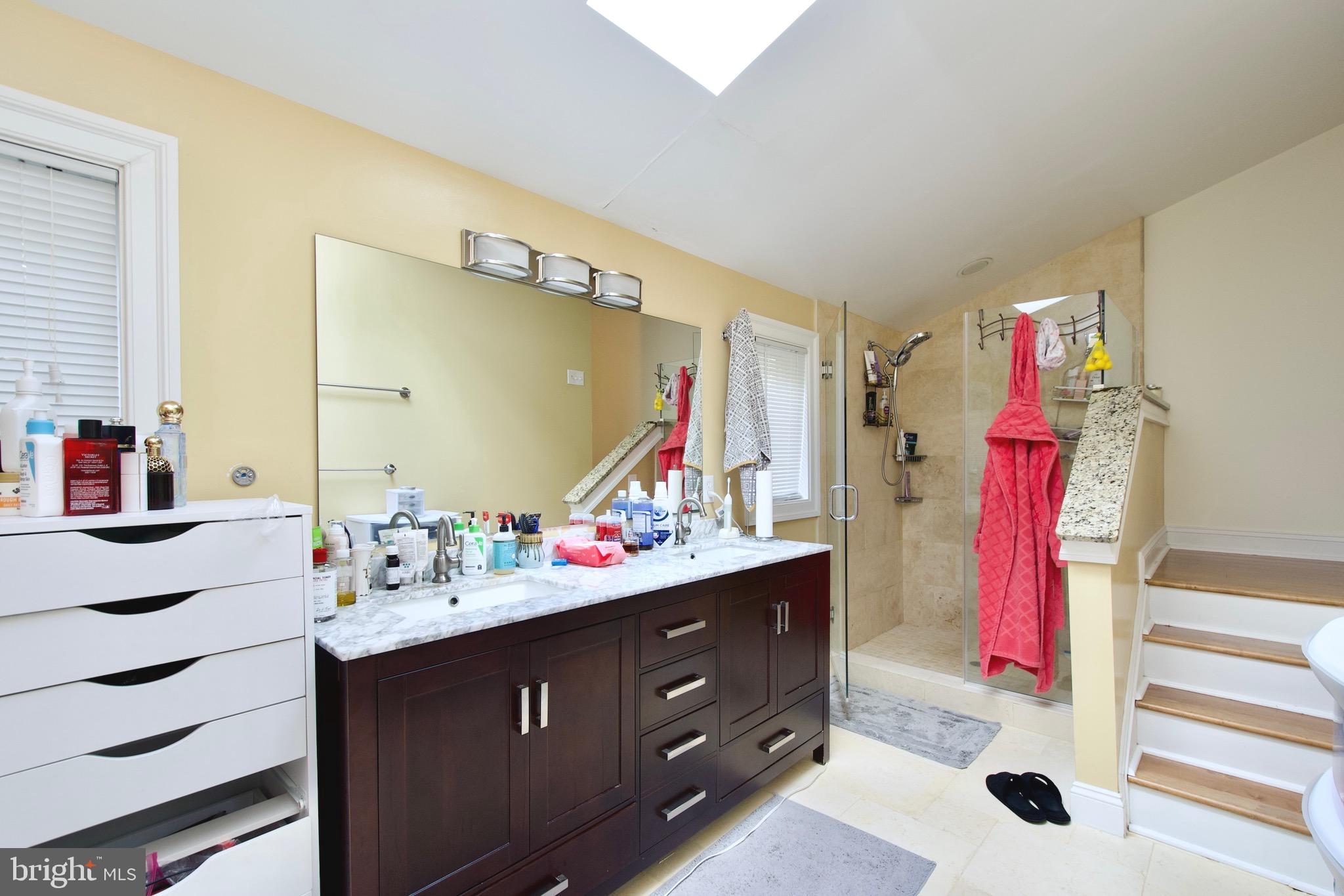 CHESTNUT HILL - Residential