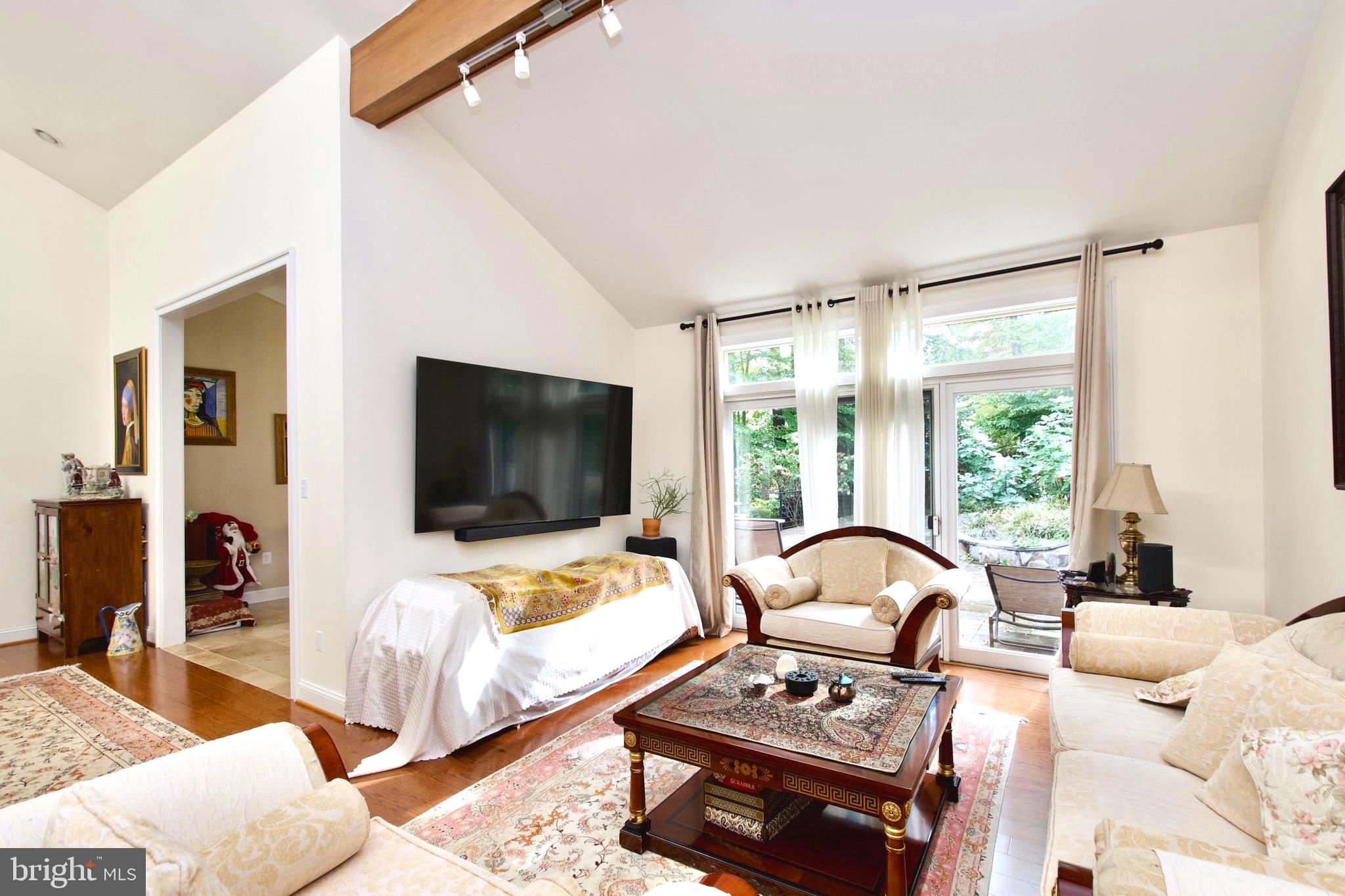 CHESTNUT HILL - Residential