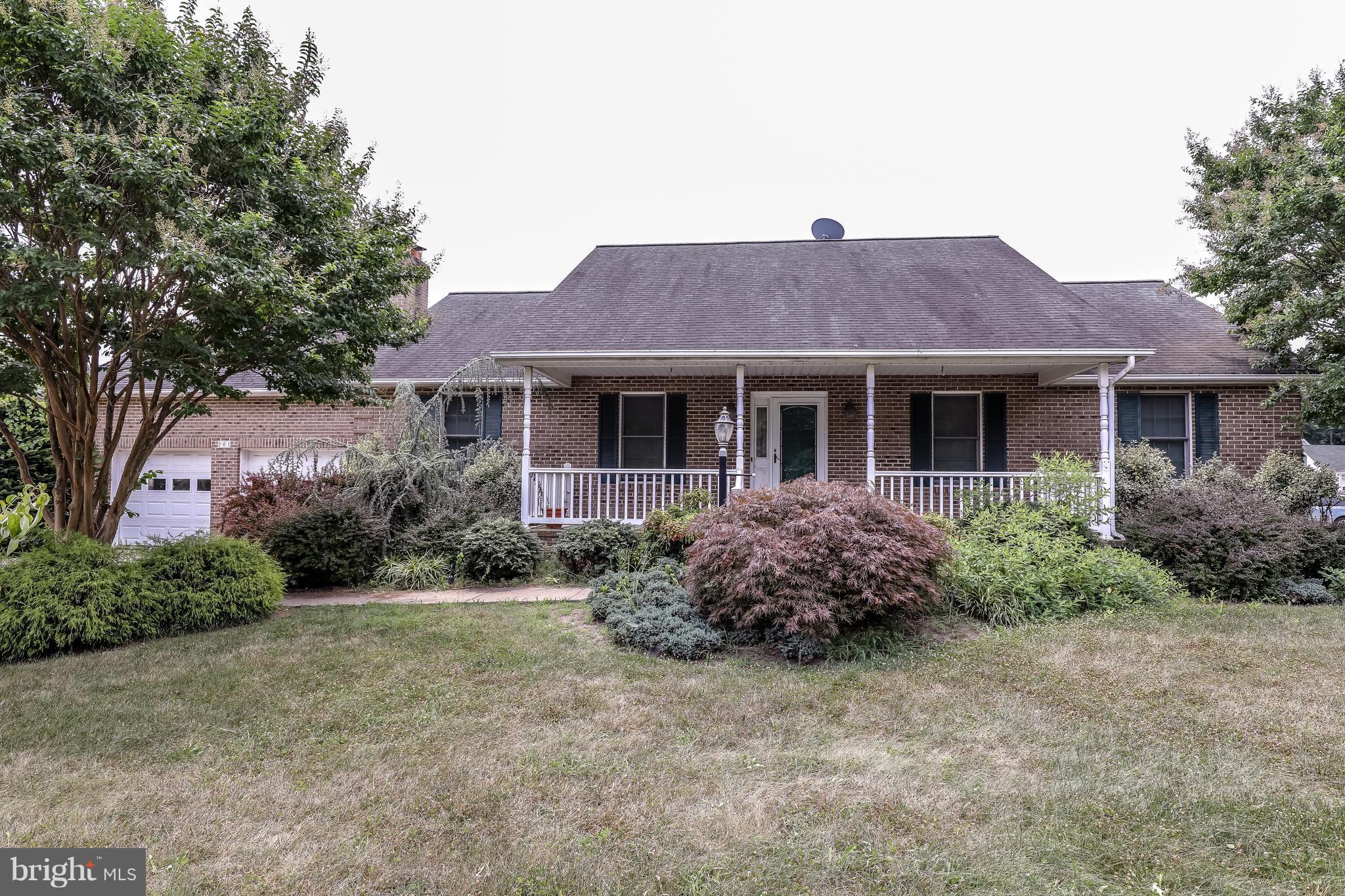 201 SHINING WILLOW WAY